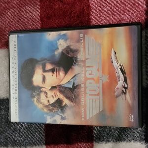 Top gun dvd wide-screen special collectors edition.